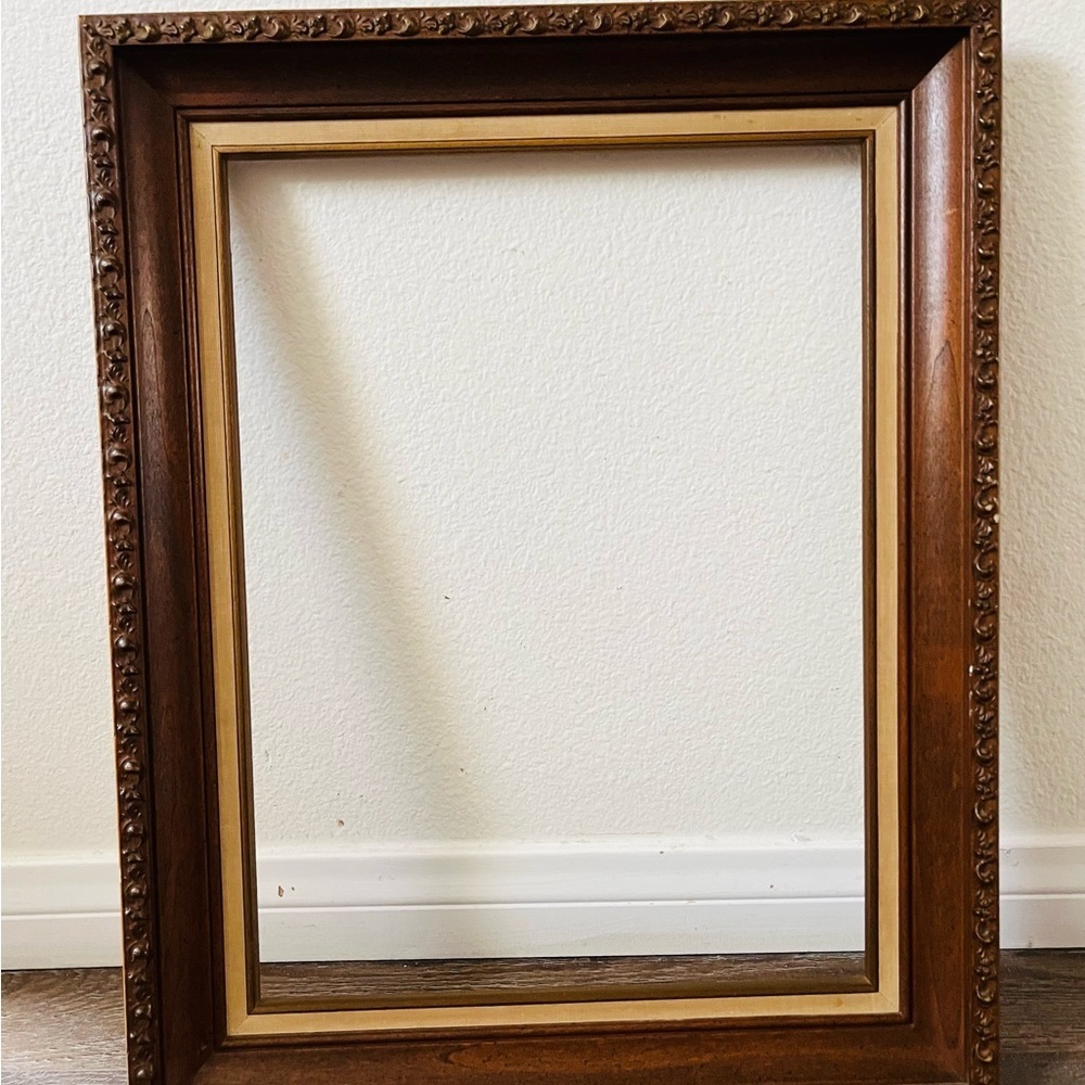 1979 Vintage Wooden Ornate Frame 15/19 Inch